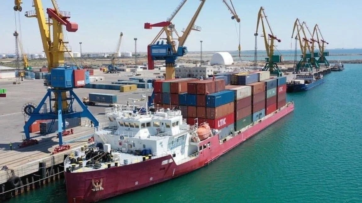 В Азербайджане начали строить морские контейнеровозы для Казахстана