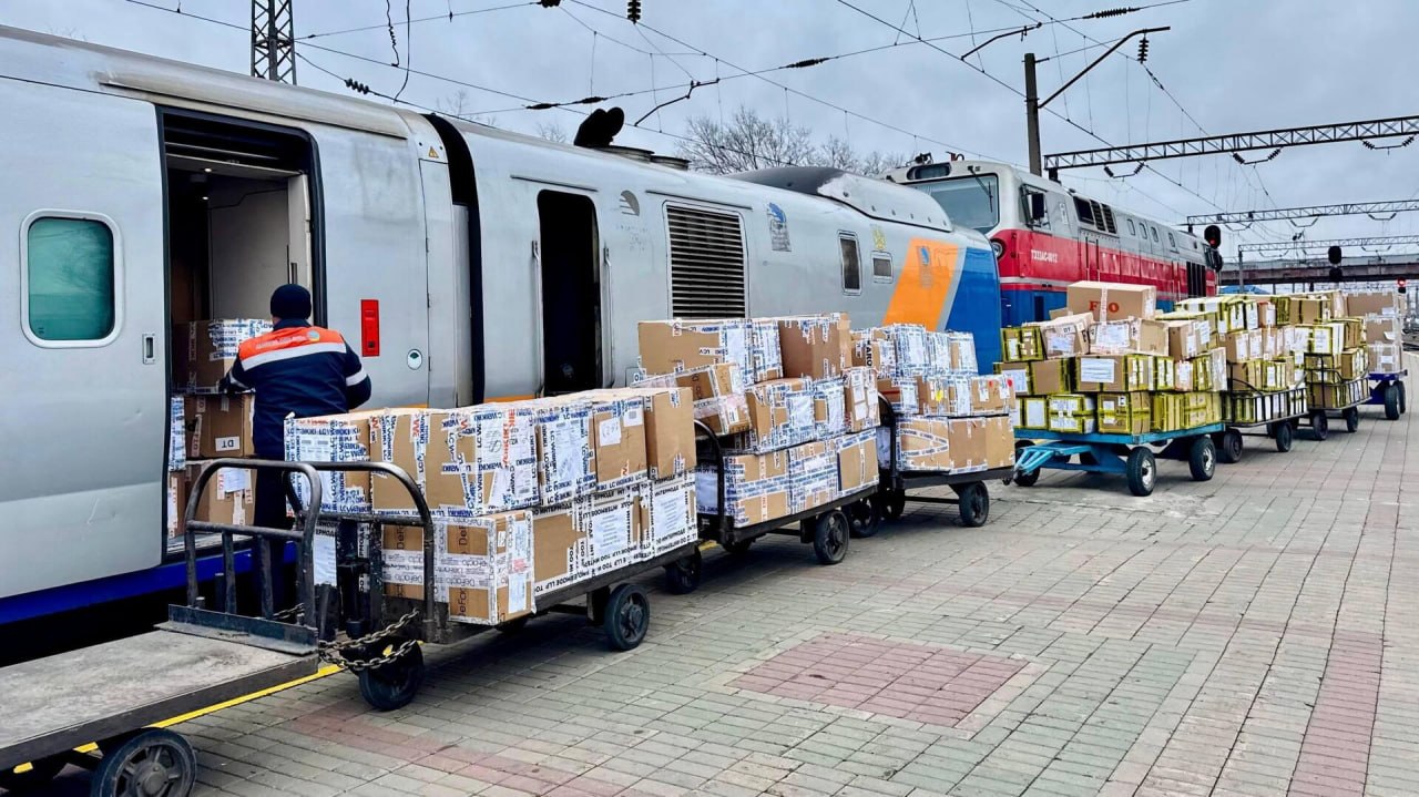 В Казахстане развивают багажные ж/д перевозки